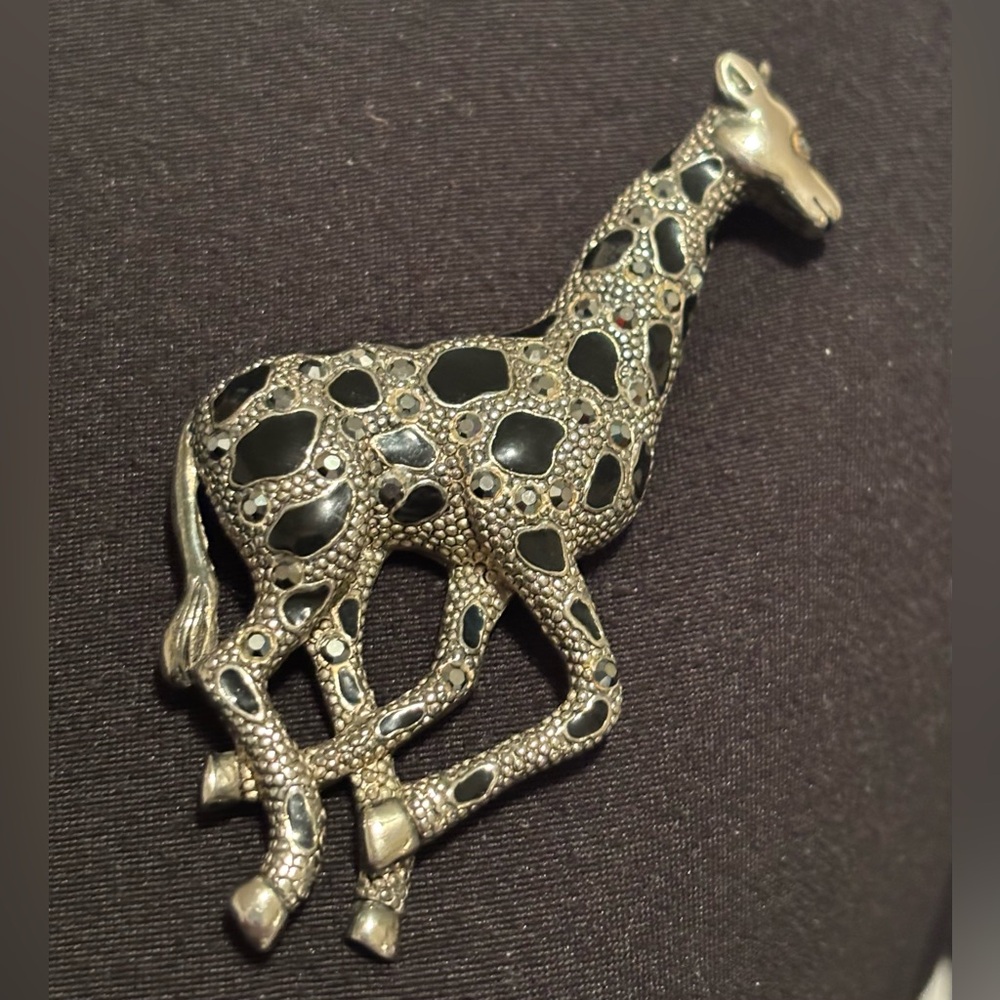 Vintage silver tone  Giraffe Brooch with Black Enamel/Rhinestones.